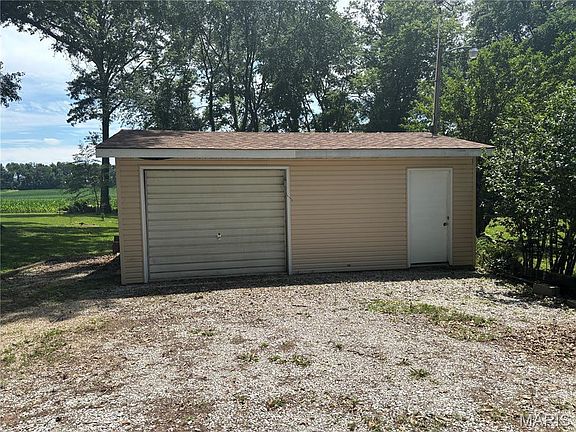 5th image of 21844 Dove Ln