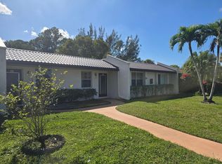 118 Lake Olive Dr, West Palm Beach, FL 33411