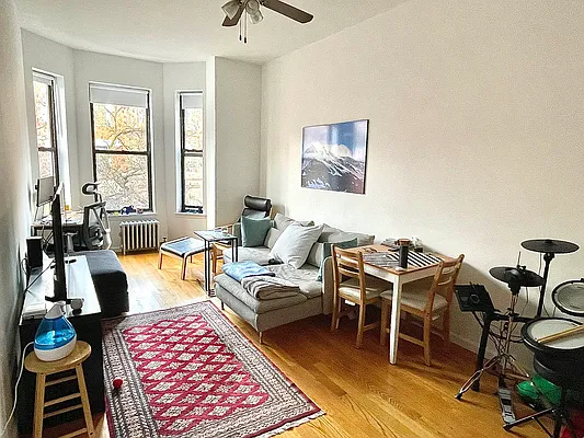 Rented by Oxford Property Group | media 13