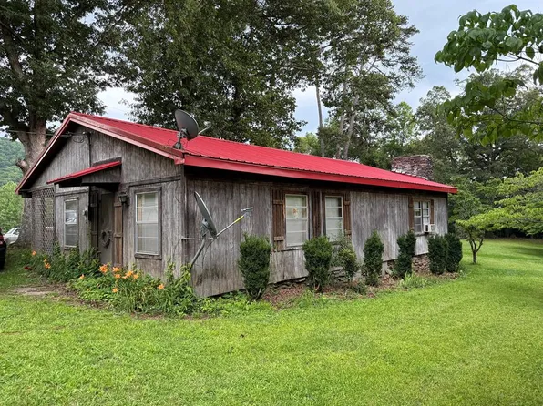 311 Lakey Creek Dr, Franklin, NC 28734