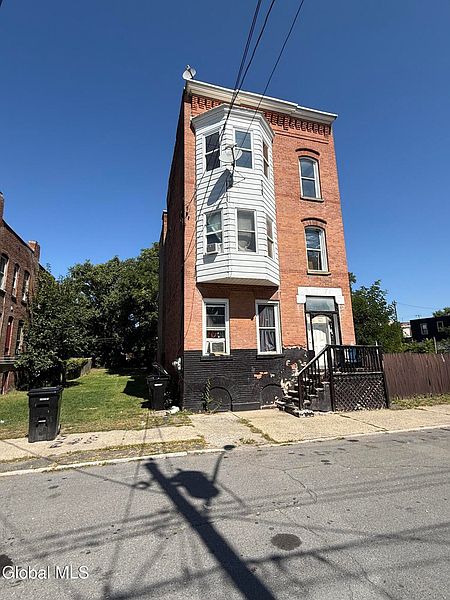 3rd image of 32 Douw Street