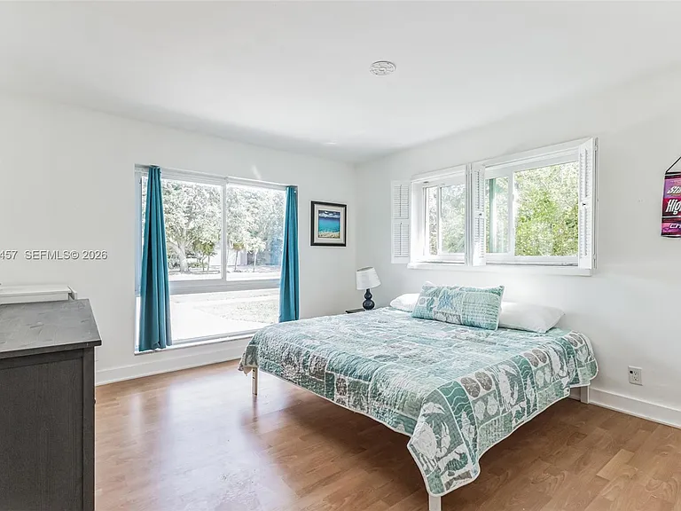 633 N Crescent Dr — Photo 28