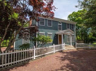 12 Pepperidge Ln, Hampton Bays, NY 11946