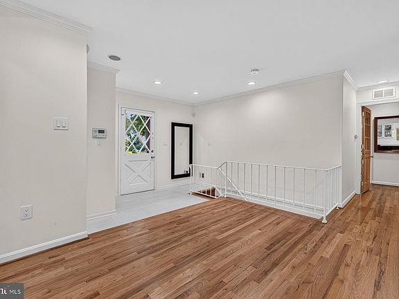 3rd image of 1602 Lemontree Ln