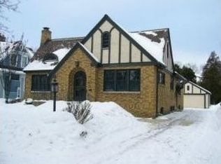 824 Jackson St, Green Bay, WI 54301