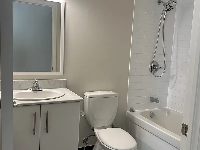 2181 Yonge St #1602 — Photo 17