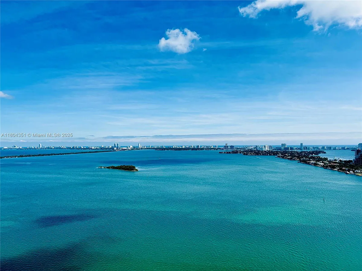 Building Photo - 2020 N Bayshore Dr #3706