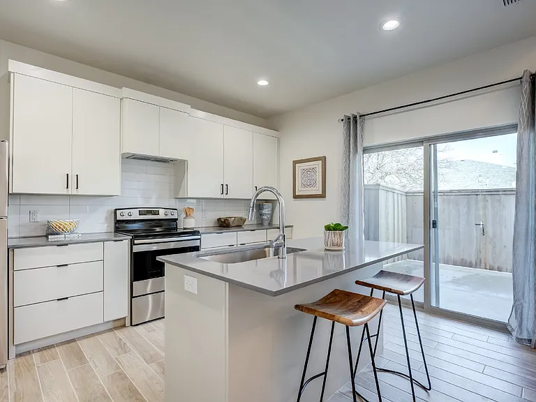 310 Homestead Ave #2 — Photo 16