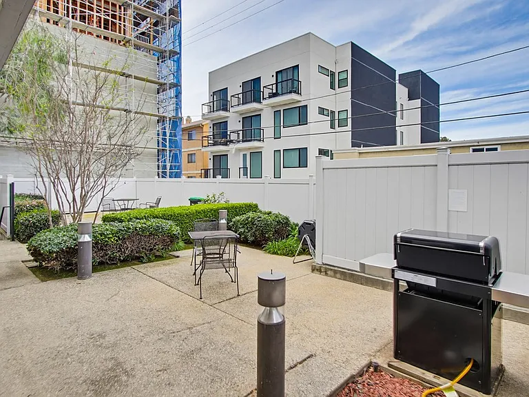 3950 Cleveland Ave #211 — Photo 29