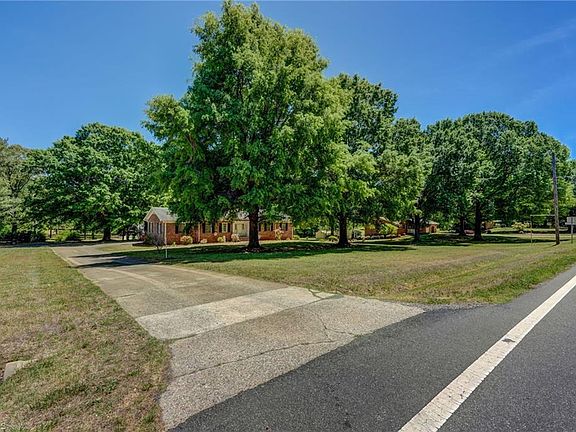 3rd image of 124 Clydes Dr