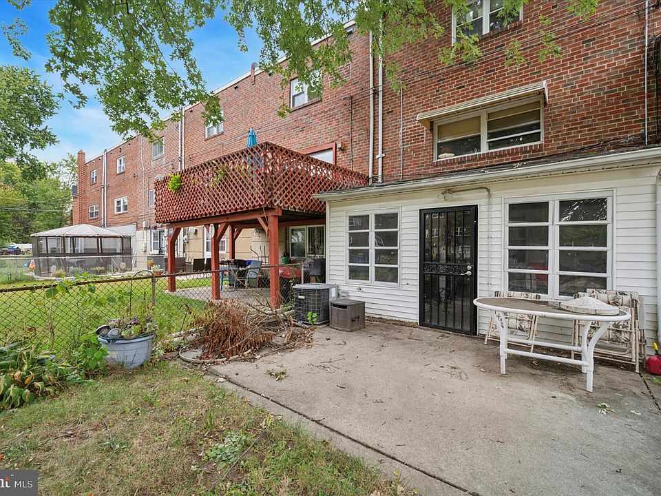 2nd image of 1228 Tribbett Ave