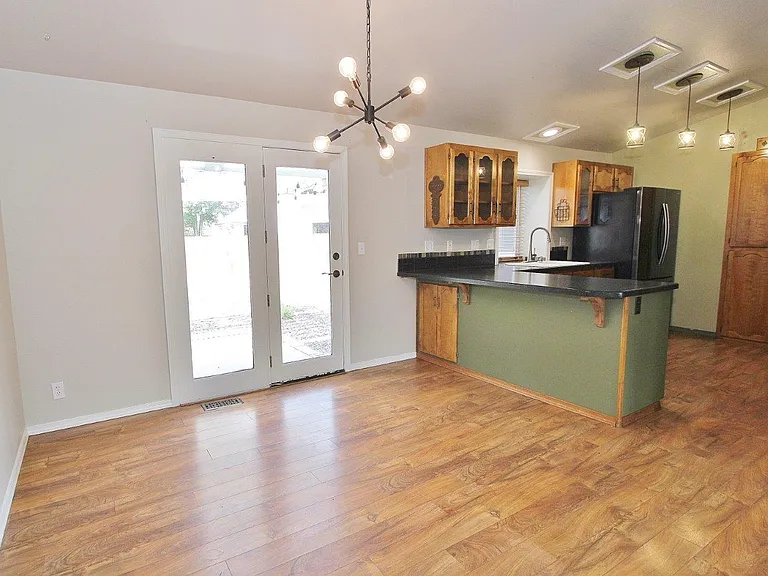 6153 N Portsmouth Ave — Photo 10