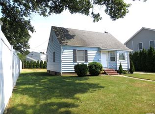 10 Bryant St, Bethpage, NY 11714