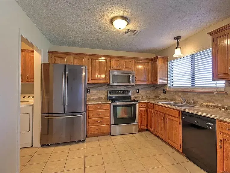 2604 W Hartford St — Photo 13