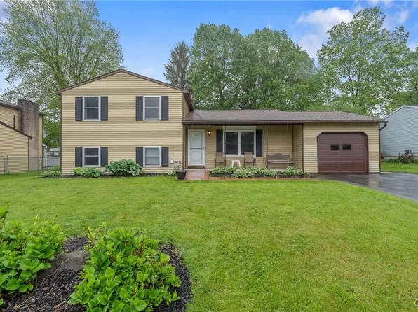 8339 Zenith Dr, Baldwinsville, NY 13027