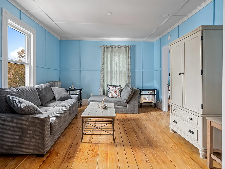 8 Weston St #2