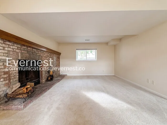 9225 Clermont Dr — Photo 10