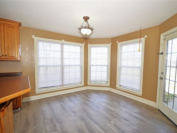 5th image of 618 N Fox Meadows Ln