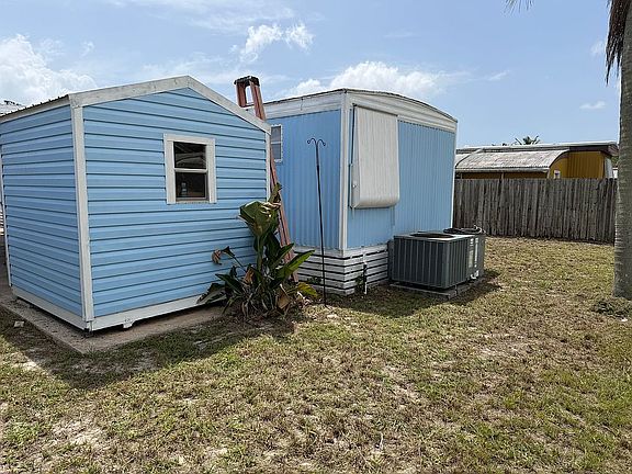 3rd image of 8364 SE Sandy Ln