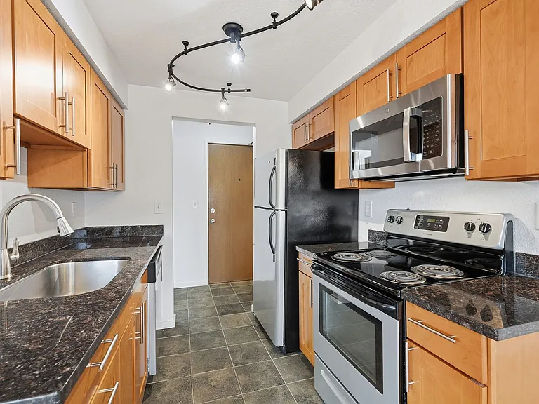 Park Place Apartments — Photo 16