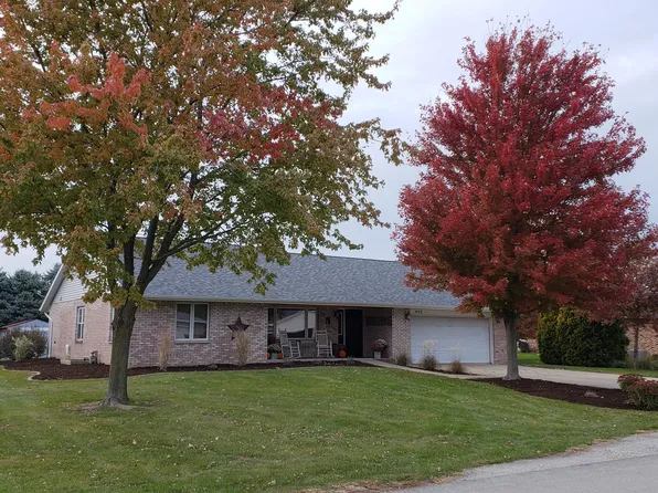 440 N 4th St, Cissna Park, IL 60924