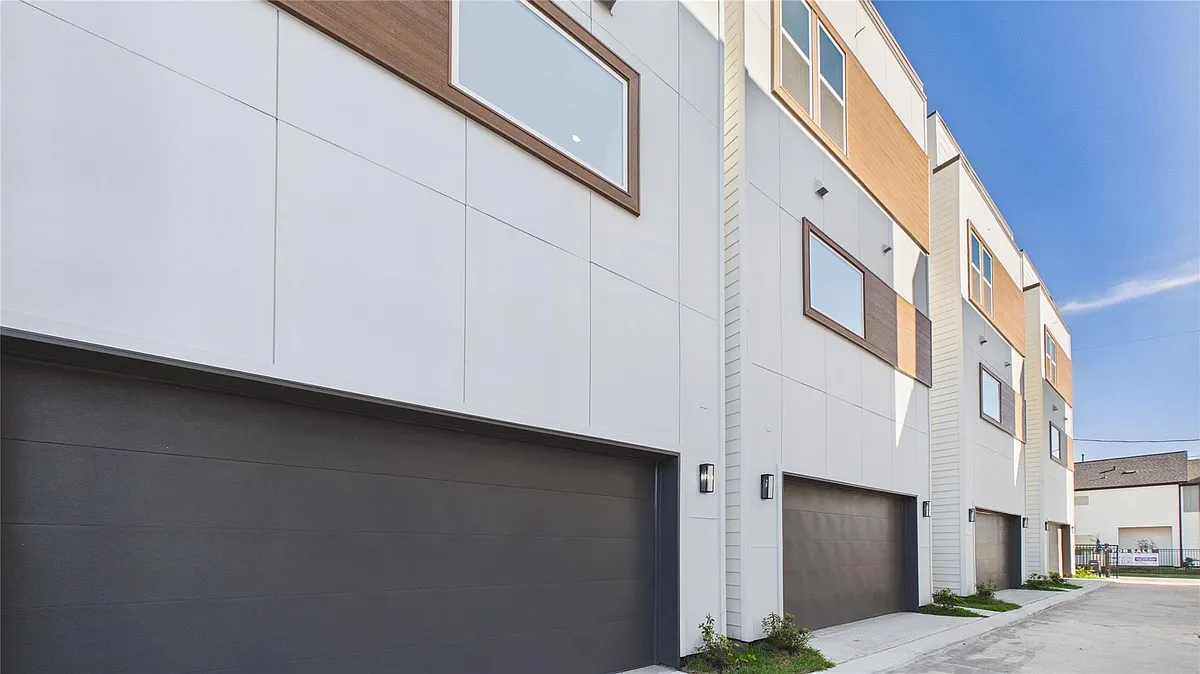 Building Photo - 2415 Harrington St