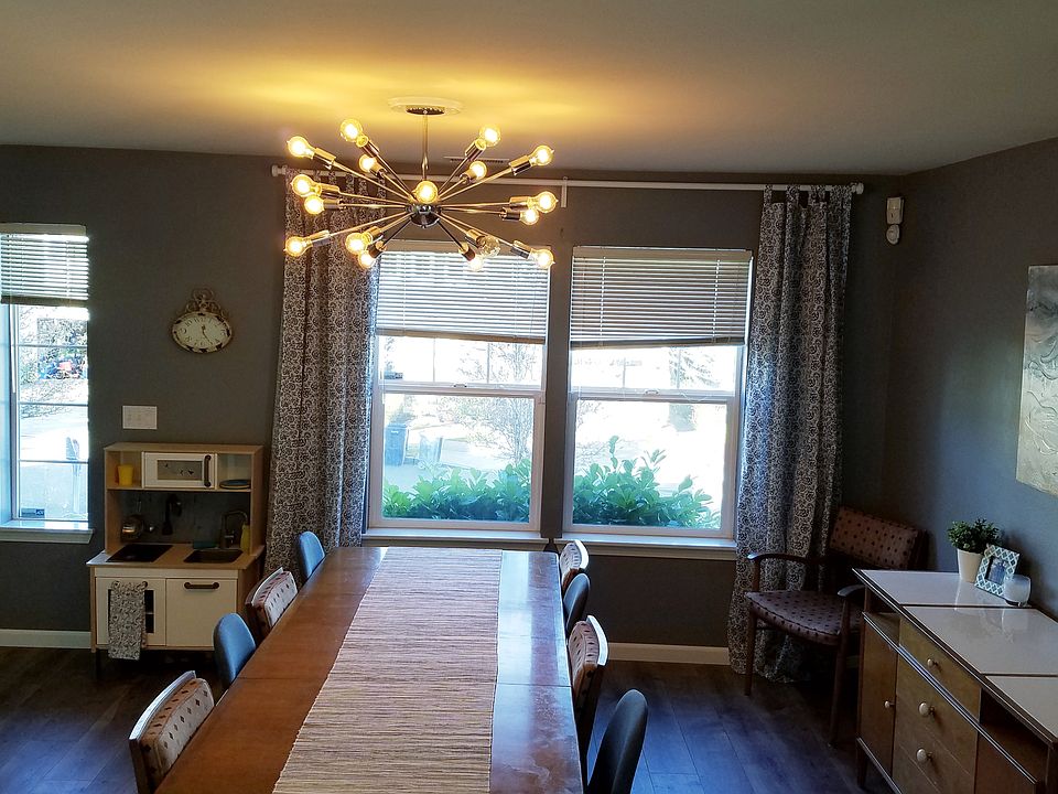 Entry/Dining Room