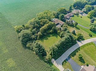 9927 Rivers Bend Dr, Roscoe, IL 61073