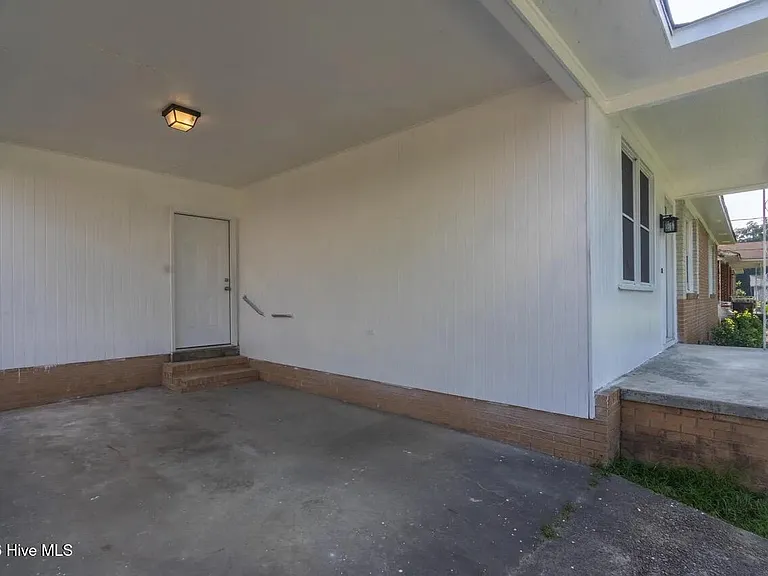 106 E Walker St — Photo 13