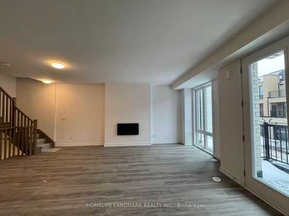 15 Kerns Ln, Richmond Hill, ON L4E 1M1