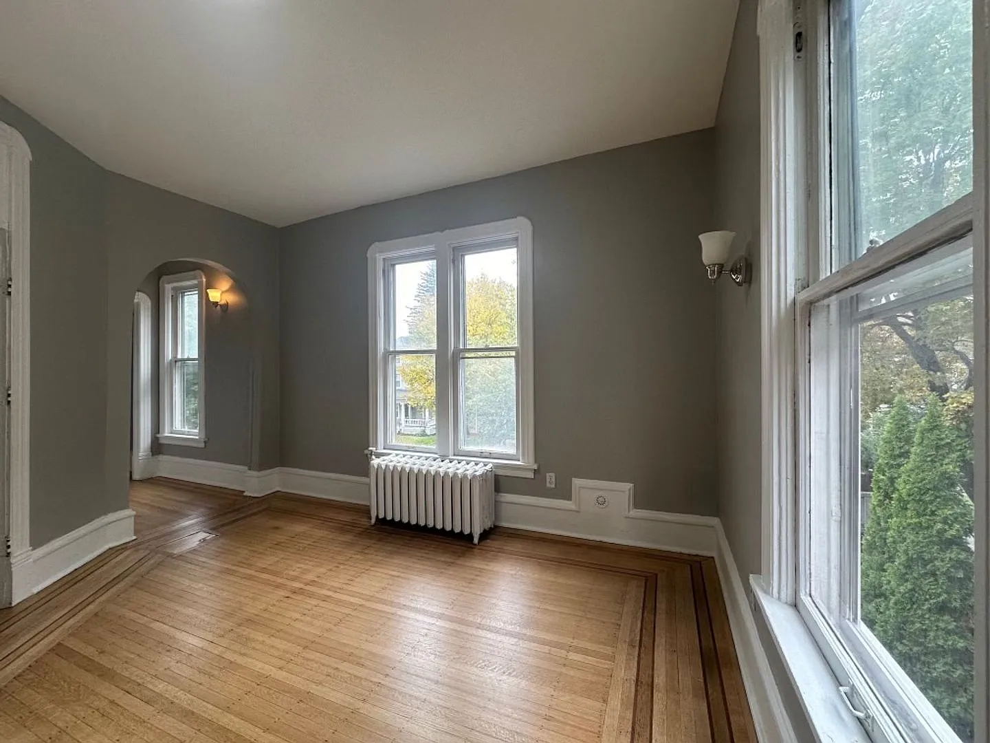 Gorgeous 4 Bedroom 1 Bathroom Duplex in South Minneapolis! — Photo 3