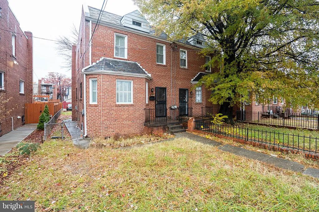 5352 E Capitol St NE photo 1