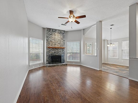 4th image of 2020 Brookville Ln