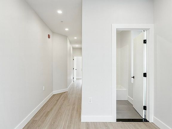 5th image of 103 Bostwick Ave #4B