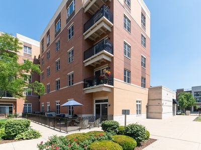 300 Village Cir UNIT 101, Willow Springs, IL, 60480