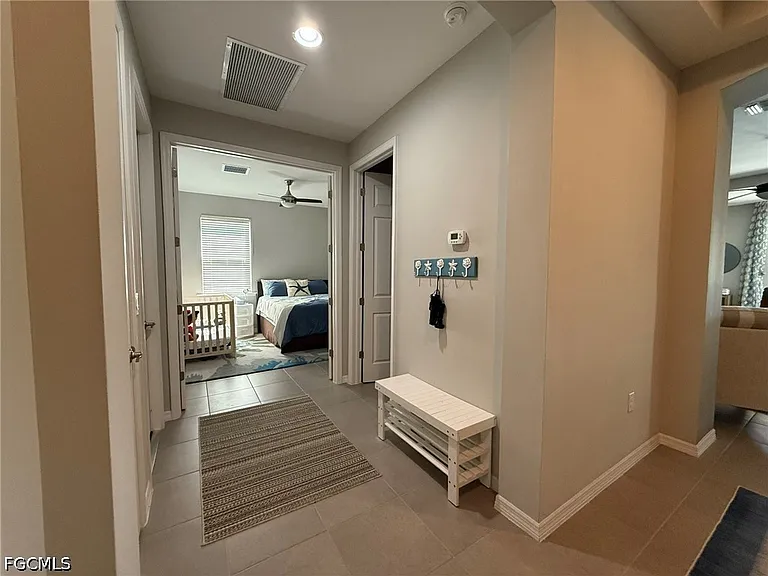 3916 King Edwards St — Photo 7