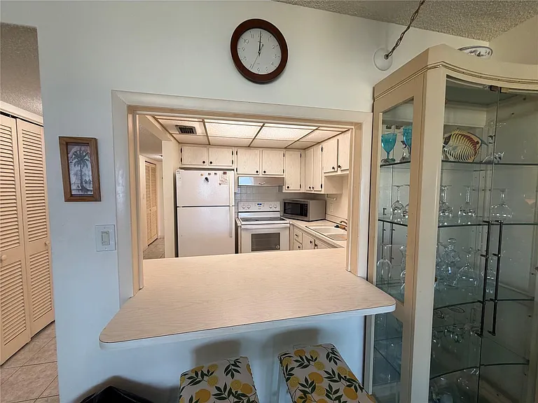 4550 Cove Cir #1205 — Photo 4