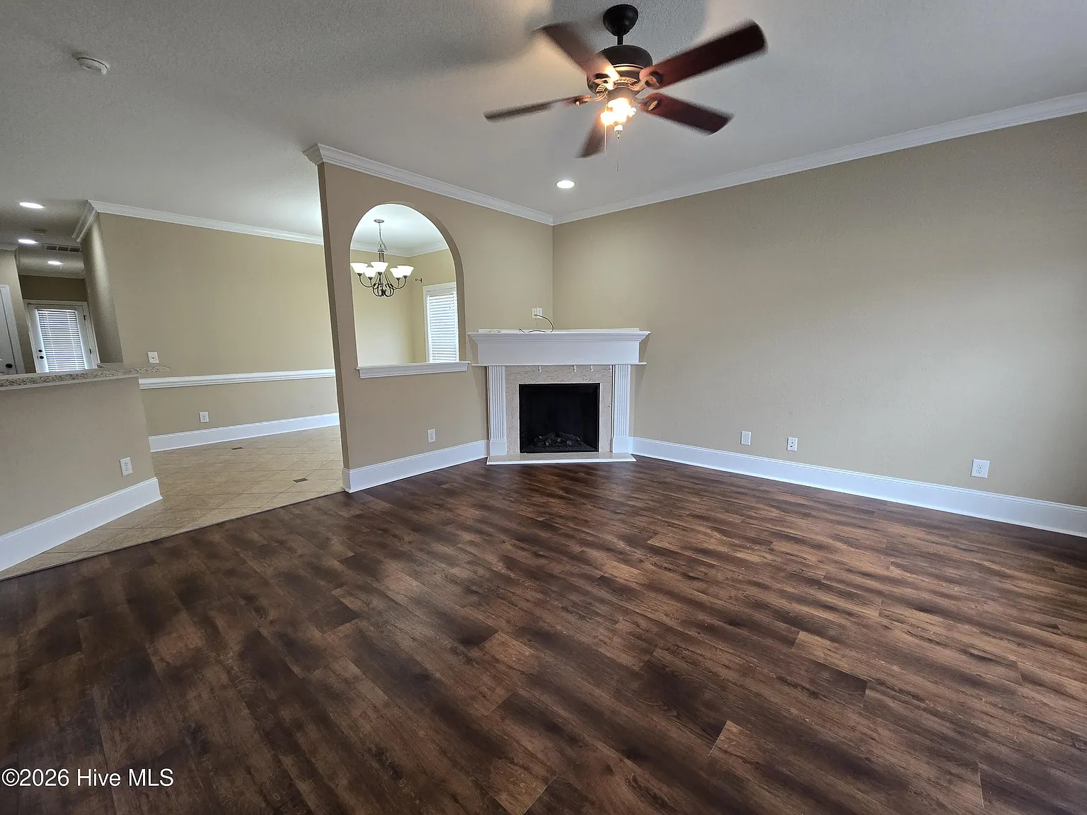 3 bed, 2.0 bath, 1356 sqft, $1,600 — Photo 2