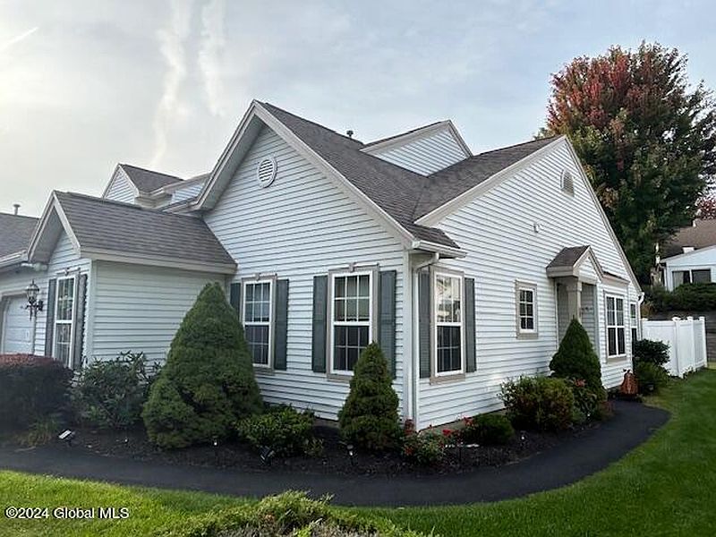 3rd image of 23 Highpointe Drive