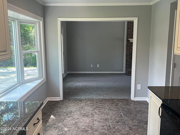 5th image of 114 Carriage Drive