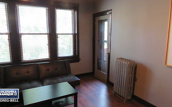 3rd image of 3618 W Ainslie St APT 2W