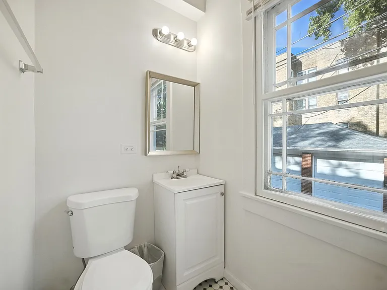 627 Library Pl — Photo 8