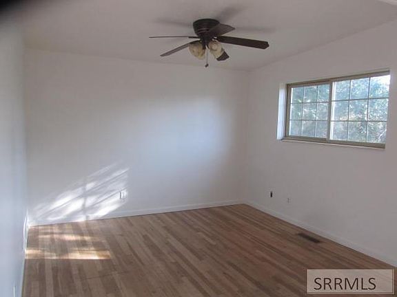 5th image of 1408 Riviera Dr