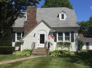 402 E John St, Nappanee, IN 46550