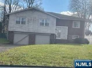 16 Hallberg Ave, Bergenfield, NJ 07621
