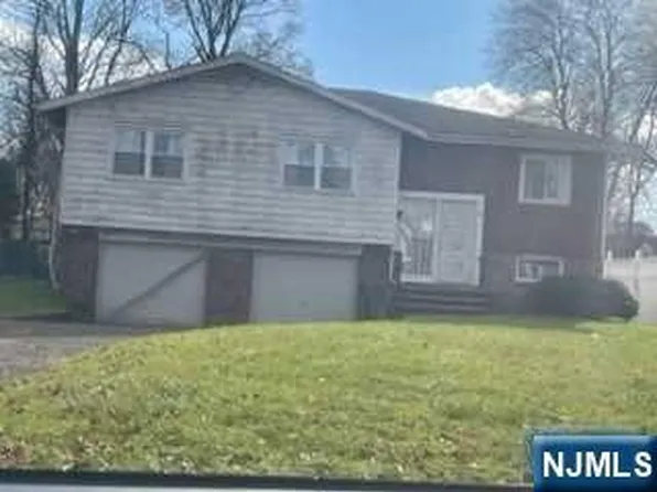 16 Hallberg Ave, Bergenfield, NJ 07621