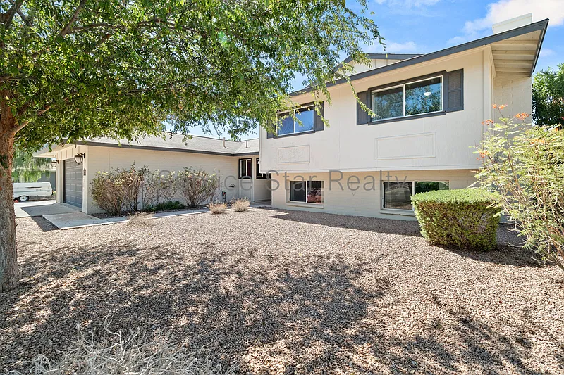 4 bed, 3.5 bath, 2343 sqft, $3,999 — Photo 3