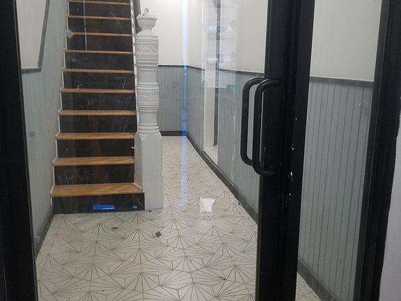 5th image of 1042 Washington Ave #3F