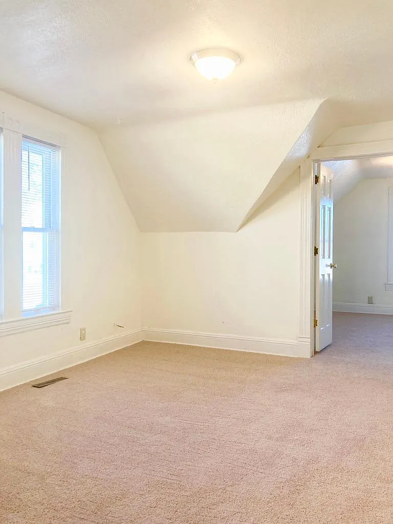 774 Case Ave E — Photo 3