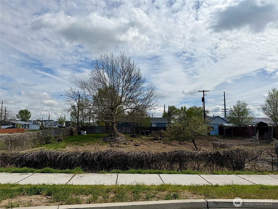 1st image of 9917 NE Highland Dr